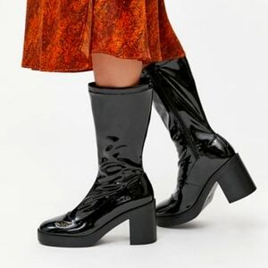 NIB black chunky heel patent boot